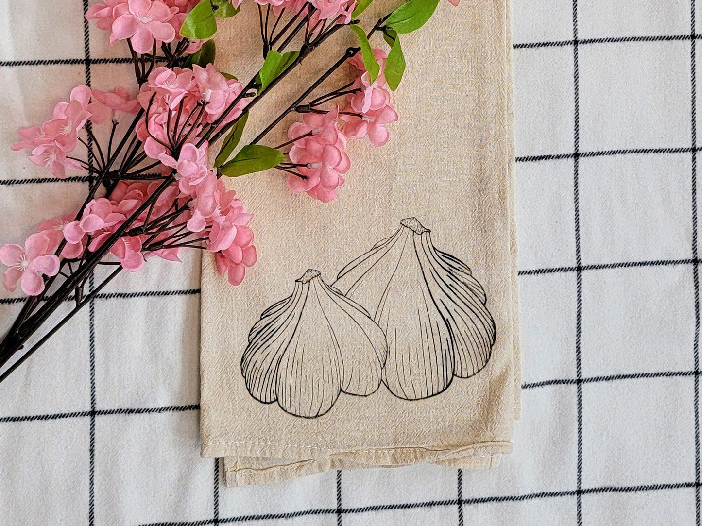 Garlic Screen Printed Tea Towel - Landscape Close Up Shot
